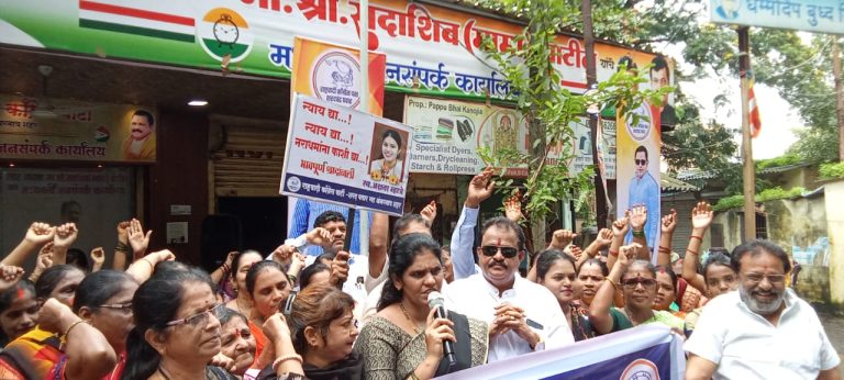 न्याय दो…नराधमों को फांसी दो…महिलाओं की मांग…अंबरनाथ में राकांपा की महिला कार्यकर्ताओं का इशारा आंदोलन