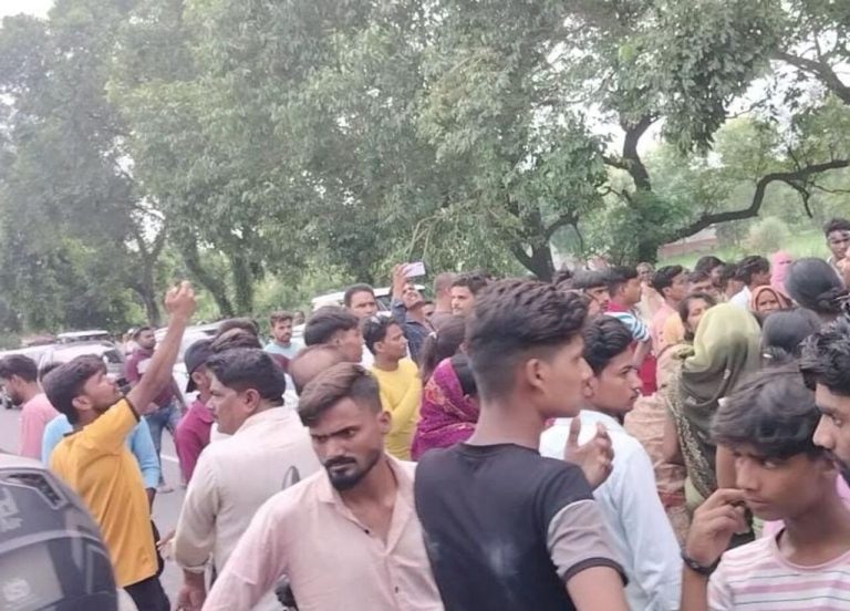 डिलिवरी के दौरान प्रसूता की मौत से घरवाले नाराज…कार्रवाई की मांग कर परिवारीजनों ने किया सड़क जाम