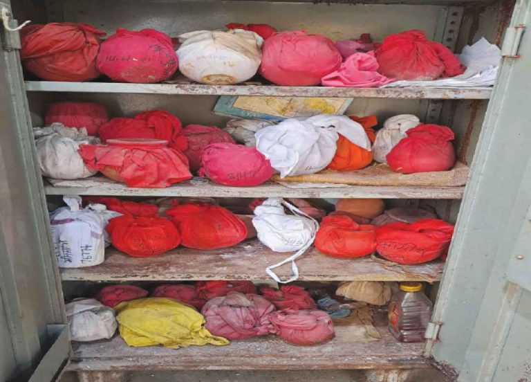 अपनों की बेरुखी का कड़वा सच …अस्थियों को विसर्जन का इंतजार