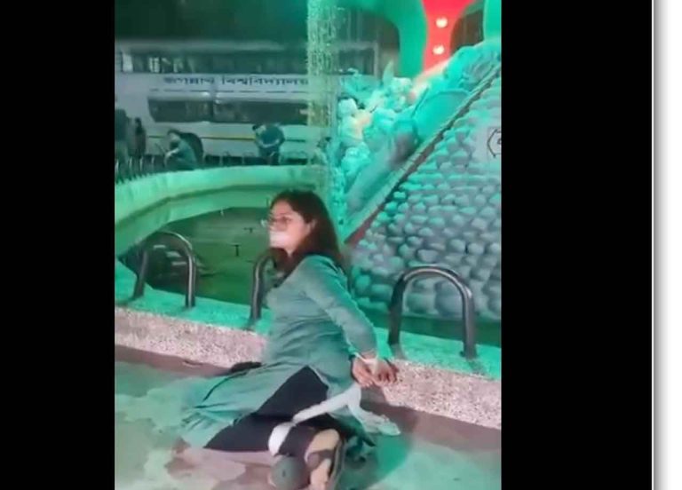 बांग्लादेश में हिंदू लड़की को मॉल में बांधा! …हिंदुओं पर अत्याचार की पराकाष्ठा