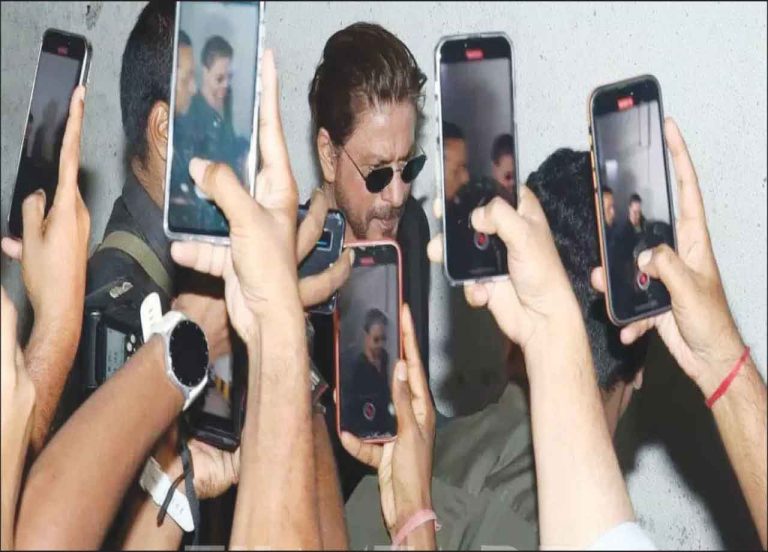 फोन में कैद किंग…