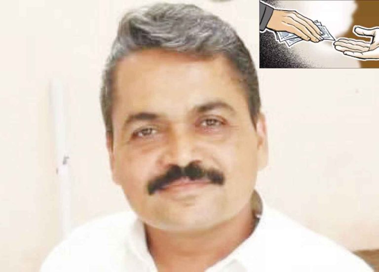 जनता त्रस्त अधिकारी-कर्मचारी मस्त … ५० हजार रिश्वत लेते डिप्टी कलेक्टर गिरफ्तार