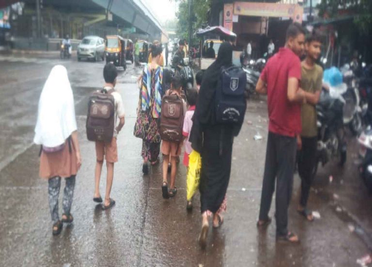 दसवीं तक स्कूल न होने के कारण पढ़ाई छोड़ने को मजबूर हैं विद्यार्थी