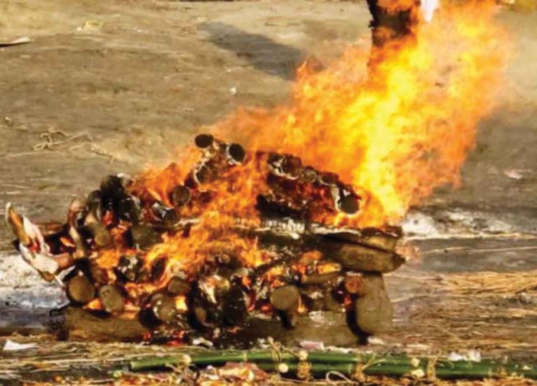 पालघर जिले के ३० गांव में श्मशान नहीं! …बारिश में कोई स्वर्ग न सिधारे लोग करते हैं प्रार्थना