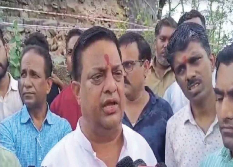 उद्धव ठाकरे को मुख्यमंत्री की कुर्सी पर देखना मेरा सपना … महाआघाड़ी सांसद सुरेश म्हात्रे ने व्यक्त किया मत