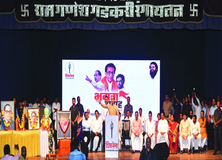 महाराष्ट्र का पानी कैसा है, दिखा देंगे… झूठ बोलकर चुनाव जीतनेवाले गद्दारों को गाड़ देंगे!..ठाणे में गरजे उद्धव ठाकरे