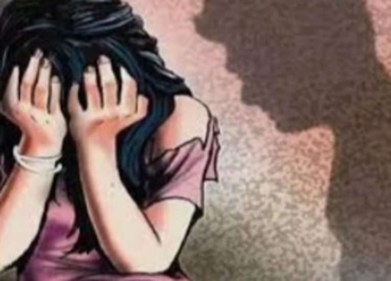 जौनपुर के भाजपा नेता की नाबालिग बेटी से चलती बोलेरो में दुराचार…वाराणसी में खून से लथपथ हालत में फेंका