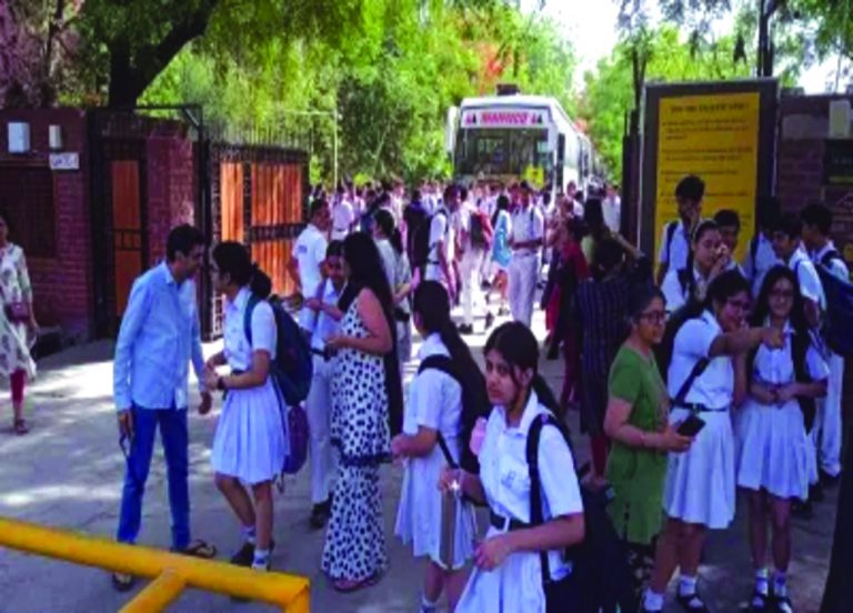 स्कूल जाने का मन न होने पर बच्चे ने भेजा धमकी भरा मेल!