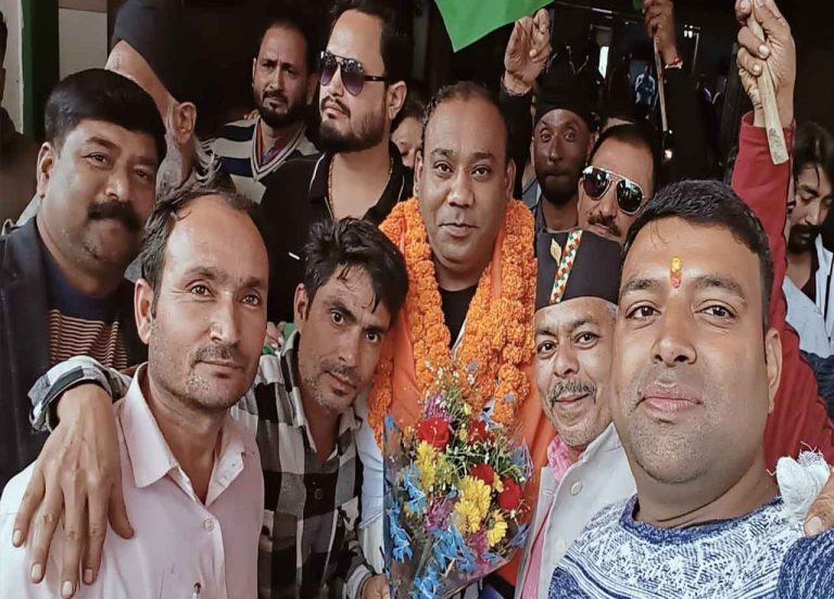 पावर लिफ्टिंग टूर्नामेंट के स्वर्ण पदक विजेता मुकेश पाल का भव्य स्वागत