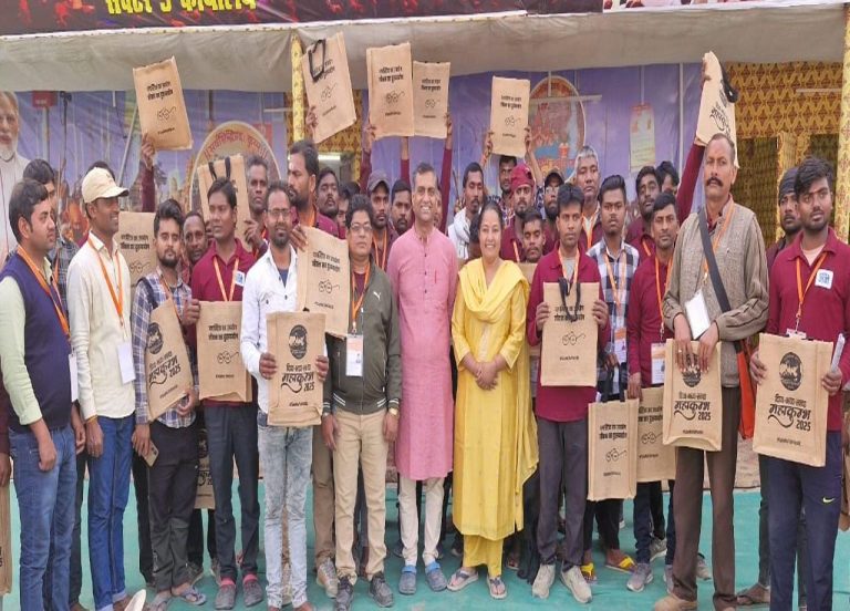 महाकुंभ की धरती से मेंटरिंग भारत ने दिया पॉलिथिन मुक्त समाज का संदेश