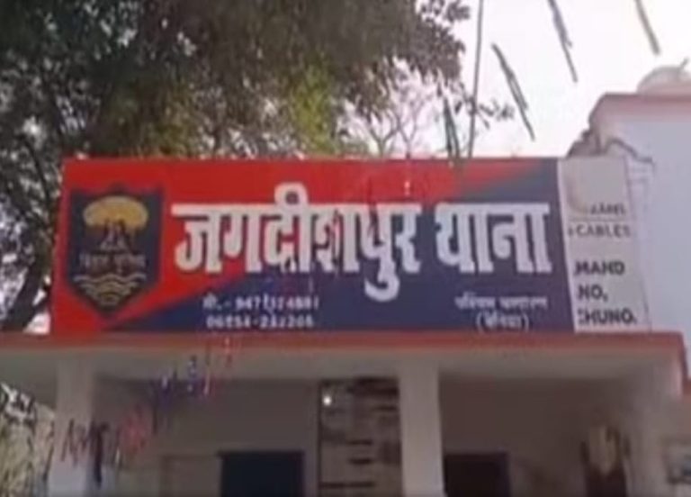 परीक्षा देने के दौरान हो रहा था पेट में दर्द…अस्पताल पहुंचते ही लोग रह गए दंग…नाबालिग छात्रा ने बच्ची को दिया जन्म