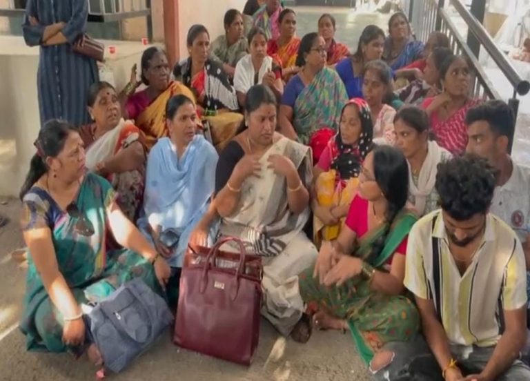 केडीएमसी अस्पताल में प्रसूति के दौरान महिला की मौत…लापरवाही का आरोप…कार्रवाई की मांग को लेकर धरना