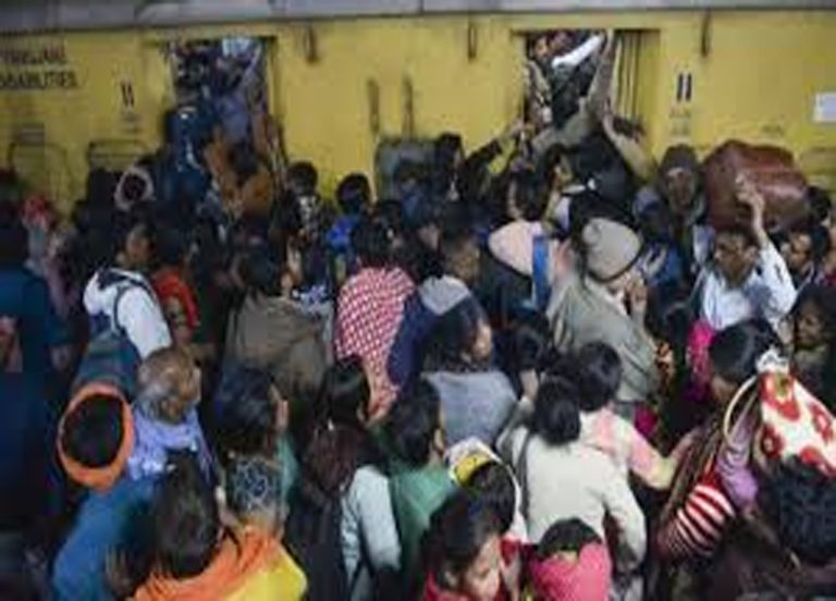 भीड़, भगदड़ और जनता का अनियंत्रित उन्माद