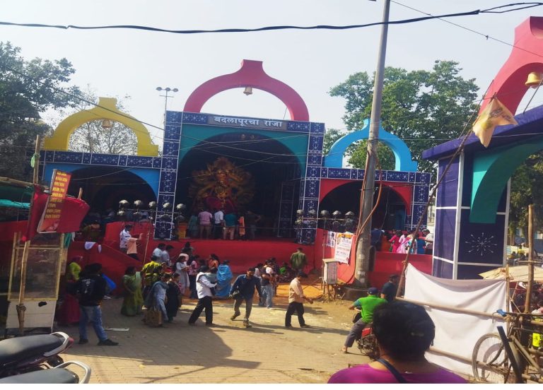 बदलापुर के स्टेशन पाड़ा पर लगी माघी गणपति दर्शन की भीड़…कल होगी श्री गणेश की विदाई