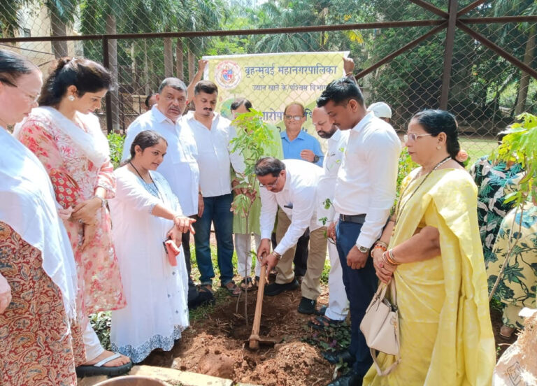 शिवसेना का अंधेरी-पश्चिम में वृक्षारोपण कार्यक्रम