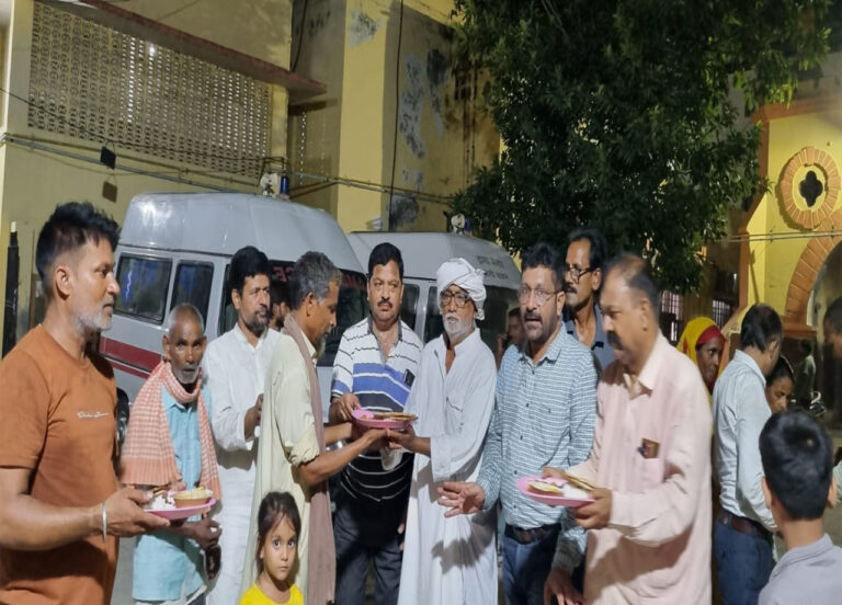सुल्तानपुर मेडिकल कॉलेज में साढ़े चार सौ मरीजों-तीमारदारों को बांटा गया निःशुल्क भोजन