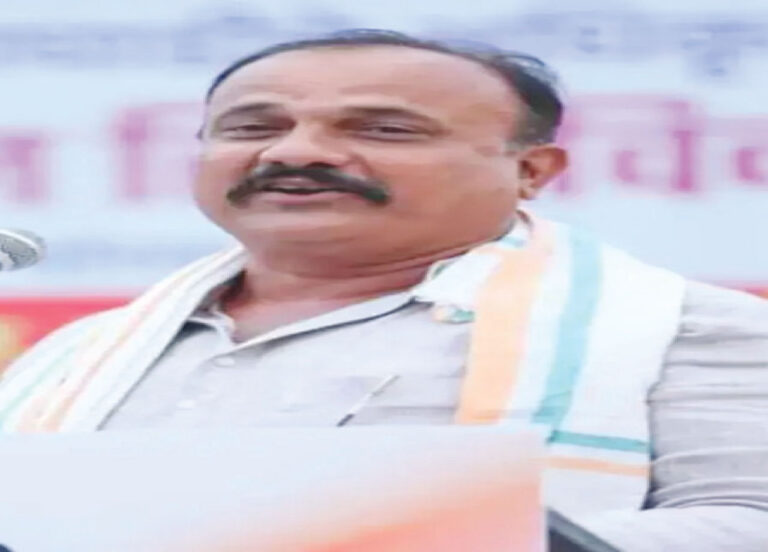 अडानी के लिए रेड कारपेट बिछा रही है सरकार… शक्तिपीठ के नाम पर हजारों करोड़ का घोटाला!.. कांग्रेस ने महायुति सरकार को घेरा