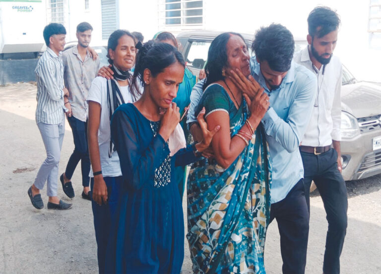 मुंब्रा लोकल ट्रेन हादसे में बेसहारा हो गया परिवार!