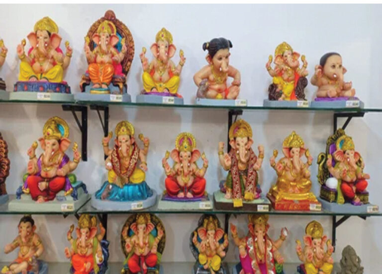 विघ्नहर्ता ने हरा मूर्तिकारों का विघ्न…पीओपी पर से हटा प्रतिबंध… ३०० करोड़ के कारोबार का अनुमान!.. पेण के कारखानों में मूर्तियां बनाने में जुटे कारीगर