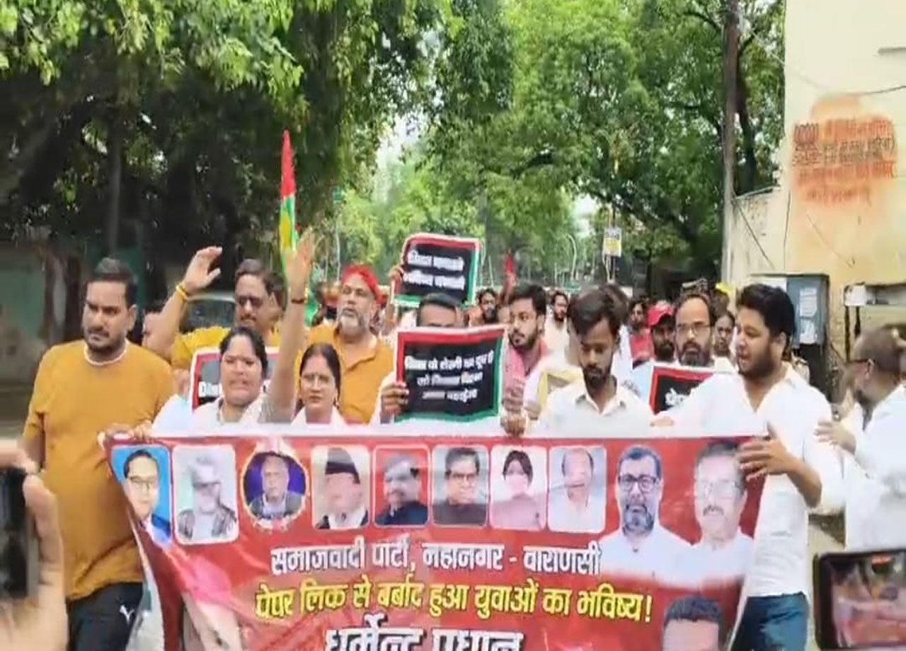 शिक्षा व्यवस्था में पारदर्शिता...पेपर लीक की घटनाओं पर रोक और युवाओं से जुड़े मुद्दों को लेकर बीएचयू,विद्यापीठ सहित जगह-जगह हुए प्रदर्शन