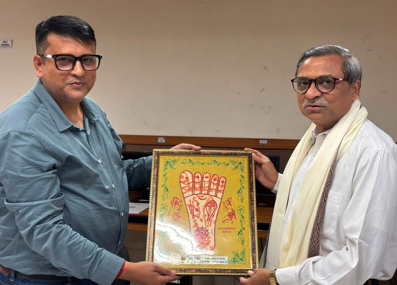 पत्रकारिता सिर्फ एक पेशा नहीं, बल्कि एक जिम्मेदारी-आशुतोष भटनागर, निदेशक जम्मू-कश्मीर अध्ययन केंद्र